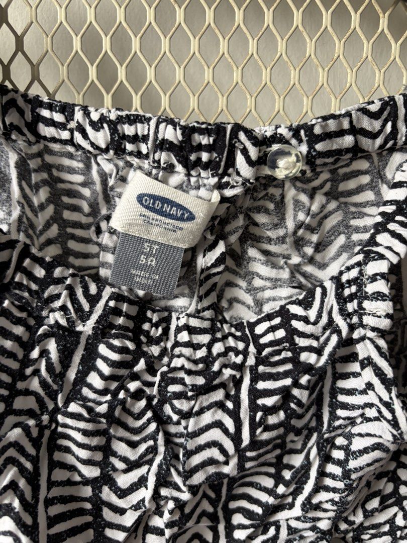 Old Navy Kids Top (5T) (Category: Babies & Kids Fashion) located in Manila. Submitted by decluttering_me (Listing ID 1461493891, Image 2). Description: store bought outgrown back is open so cute when worn tags: spaghetti strap, backless.