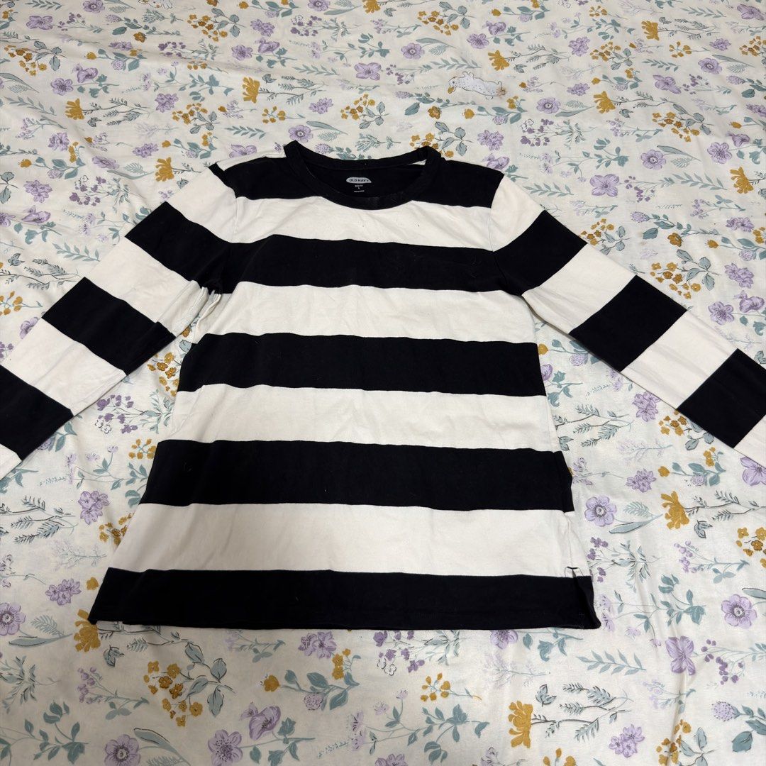 Old Navy Longsleeves (Category: Longsleeves) located in Manila. Submitted by declutters.wrdrb (Listing ID 1461478116, Image 1). Description: .