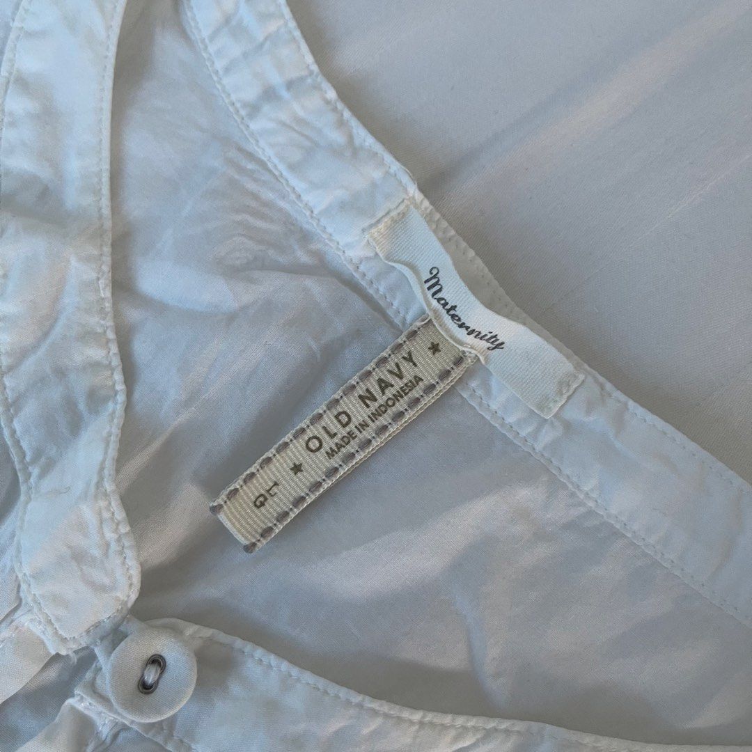 Old Navy Maternity White Sleeveless Pleated Top (Category: Blouses) located in Muntinlupa City. Submitted by sza1123 (Listing ID 1461405619, Image 2). Description: - White maternity top from Old Navy - Sleeveless design - Button detail at the neckline - Pleated front - Elasticated waistband - Flared hem - Made in Indonesia - Ideal for everyday wear during pregnancy.