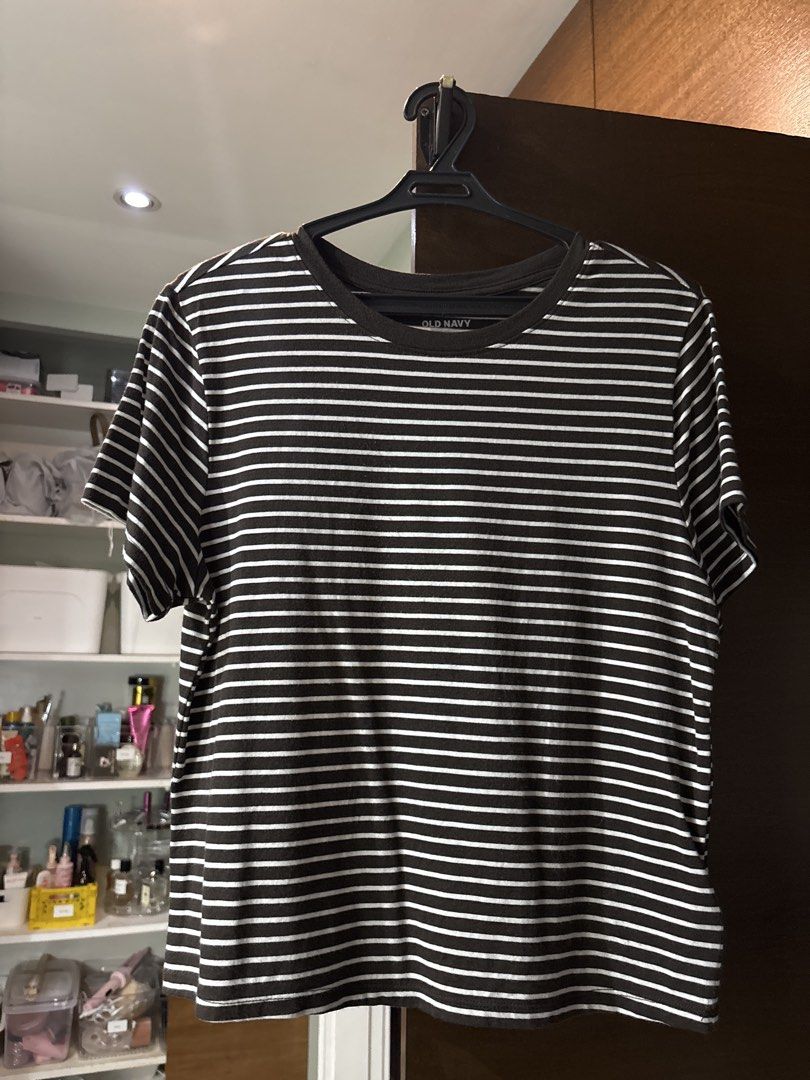 Old Navy Striped T-shirt (Category: Tshirts & Polo Shirts ) located in Paranaque City. Submitted by corinne_see (Listing ID 1461483478, Image 1). Description: - Classic black and white striped t-shirt - Brand: Old Navy - Style: Short sleeves, crew neck - Perfect for casual wear - Versatile: Pairs easily with jeans or shorts.
