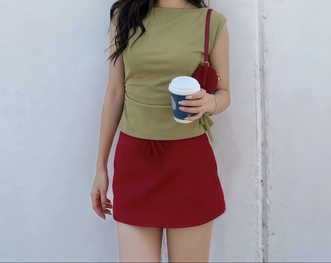 olive caitlyn top (Category: Sleeveless) located in Makati City. Submitted by ghsyer (Listing ID 1461538663, Image 1). Description: size: small to medium bought on tiktok, only worn once (para ma-check if bagay sakin), selling for same price i got it rfs: di bagay sakin 🫠.