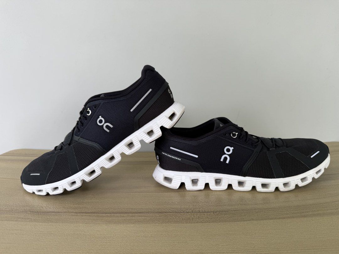 On Cloud 5 (Category: Sneakers) located in Cauayan City . Submitted by Thevintagecode (Listing ID 1461343006, Image 2). Description: On Cloud 5 Size: 9 US | 42.5 EU | 27 CM Excellent condition Original | Authentic Mode of payment:Gcash Loc:Isabela Province .