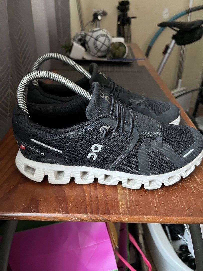 On Cloud 5 Running (Category: Sneakers) located in Las Pinas. Submitted by deepsouthe (Listing ID 1461381079, Image 2). Description: On Cloud Running W7, 5uk, 38eu, 24cm Legit pair Lightly used in VG condition No issues, slight wear signs only Php4,950 plus sf Las Pinas area.