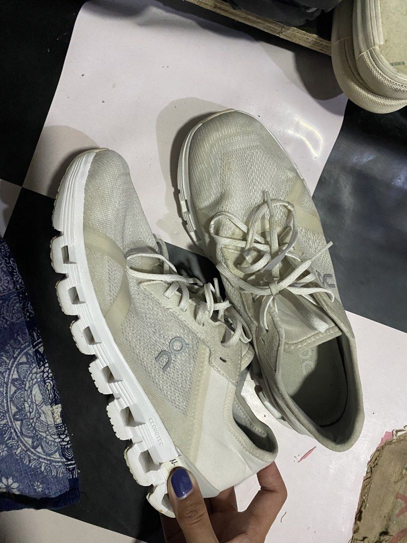 On CloudTec Running Shoes White (Category: Sneakers) located in Quezon City. Submitted by skippypatrice (Listing ID 1461383289, Image 3). Description: White CloudTec running shoes. UK7 Womens US9 NEEDS deep cleaning 🧼 Minor signs of wear on the outsoles.