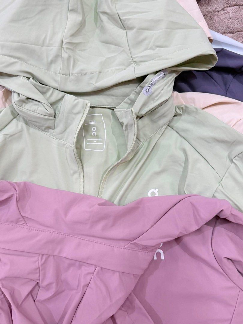 Oncloud jacket detachable hoodie (Category: Coats, Jackets and Outerwear) located in Valenzuela. Submitted by markailandco. (Listing ID 1461467588, Image 2). Description: Small to xl .