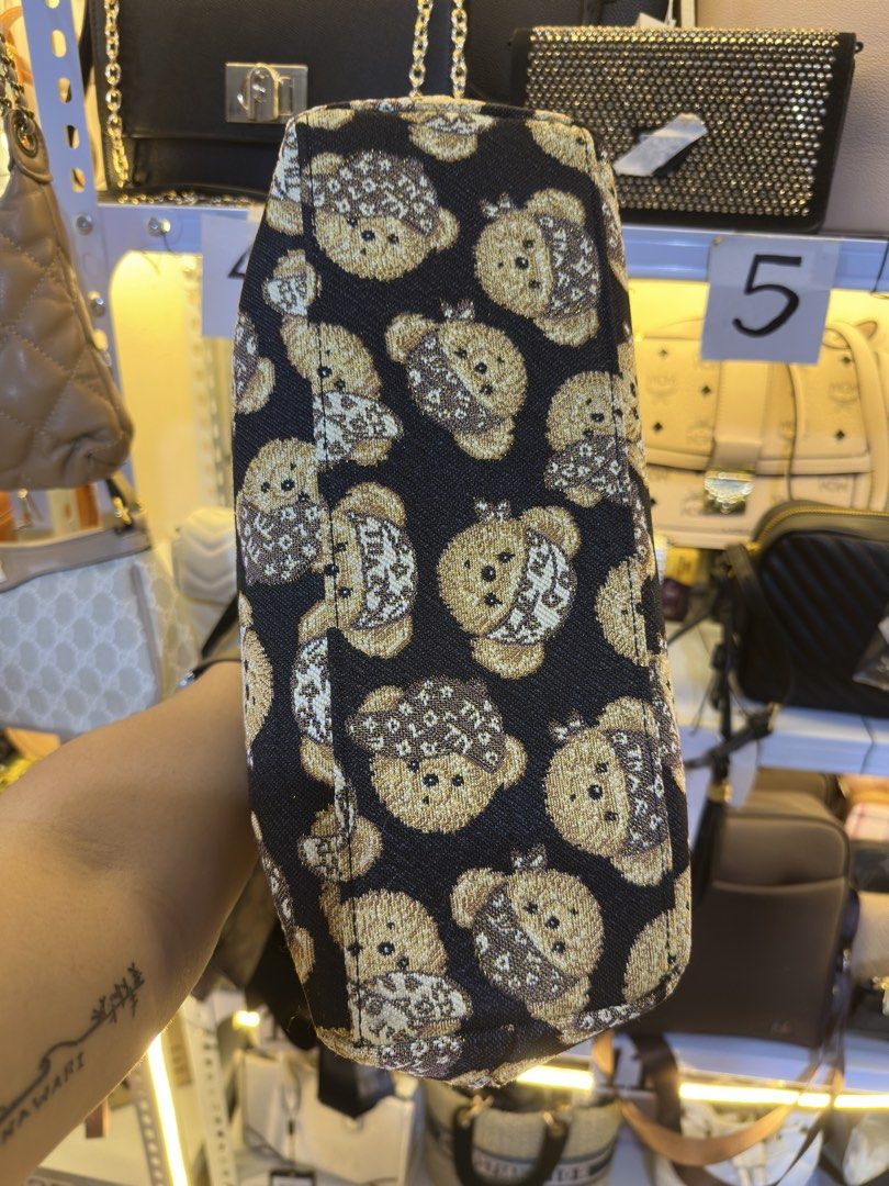 Orig Tote Bag (Category: Tote Bags) located in Binmaley. Submitted by amayscollections (Listing ID 1461369259, Image 3). Description: 0n $aLe. OG Tote Bag✨ ₱599 nalang💸 100/10 yung quality nya ses walang halong joke very ganda in person nahahawakan yung mga bear prints money back pag di mo nagustuhan to YES TO C0D✅ add 70 only🔥 Disclaimer: ‼️ This Page is not Associated or Affiliated with any of this following brands. All Copyrights reserved to