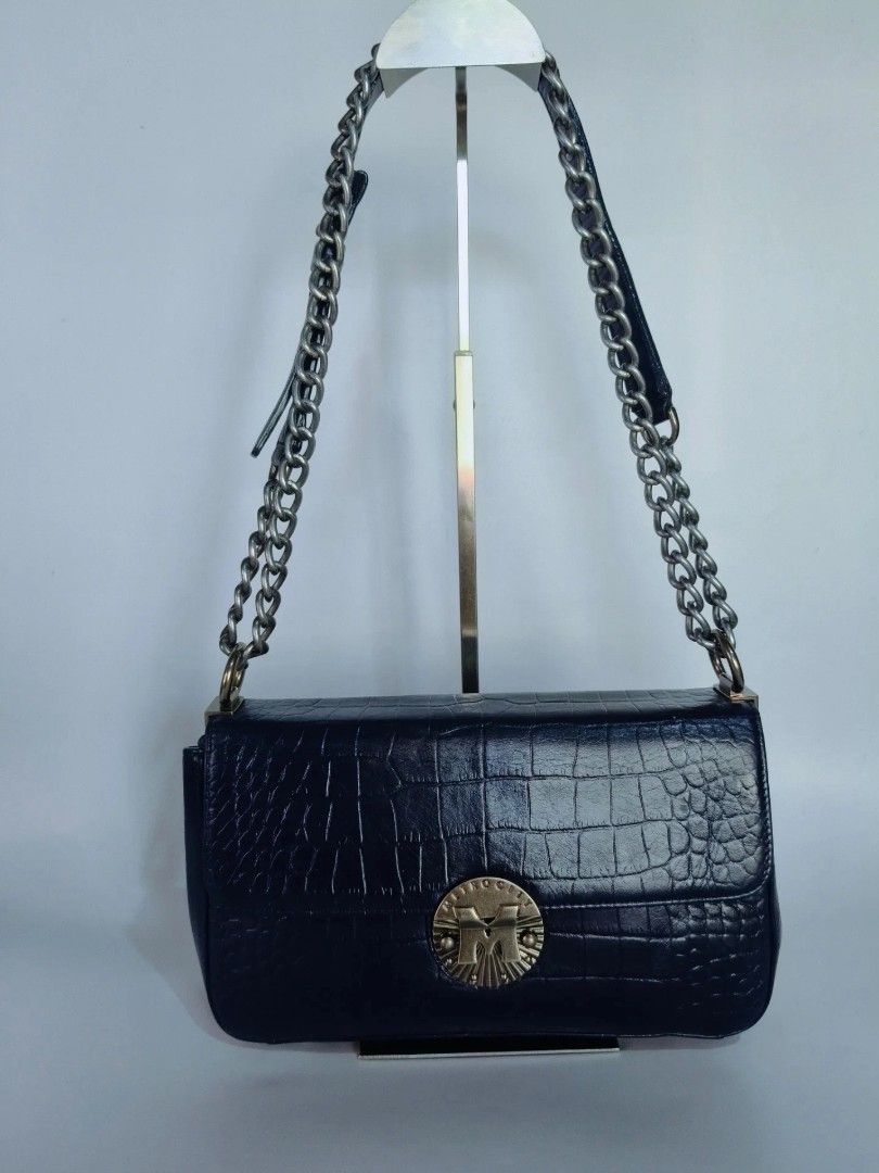 Original METROCITY (Category: Shoulder Bags) located in Caloocan City. Submitted by secondhand_shop2 (Listing ID 1461324493, Image 1). Description: Sale❗️Sale❗️Sale❗️ Original Metro City Navy Blue Small Crocodile embossed leather 📌First to pay!.