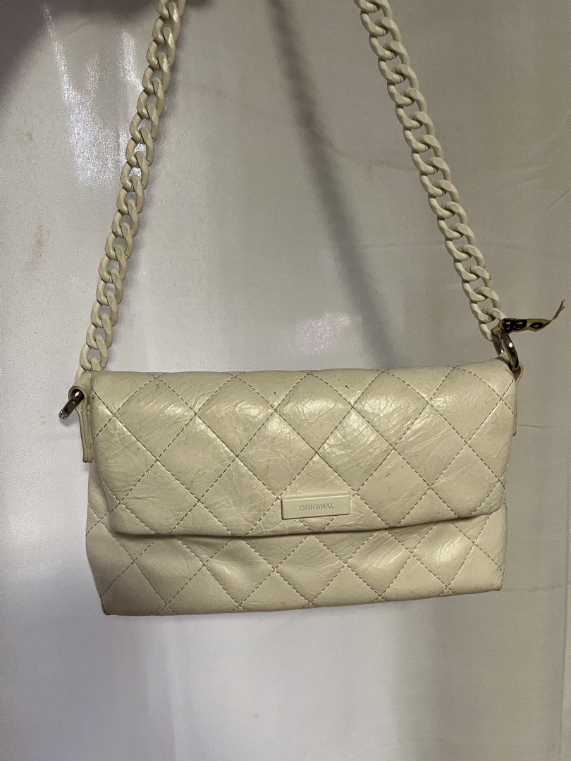 ORIGINAL Quilted Clutch Bag with Chain Strap (Category: Clutches) located in Quezon City. Submitted by rebagged.mnl (Listing ID 1461406055, Image 2). Description: - Chic white quilted clutch bag - Detachable chain strap included - Features 'ORIGINAL' brand logo on the front - Interior zippered pocket for essentials.
