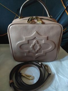 (Category: ) located in . Submitted by korea_bags (Listing ID 1461384916, Image 1). Description: .