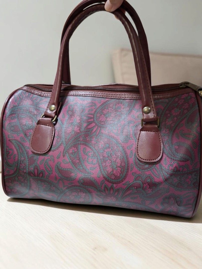 PAISLEY PRINT BOSTON BAG (Category: Tote Bags) located in Las Pinas. Submitted by annachiaonair2037 (Listing ID 1461452481, Image 3). Description: PAISLEY PRINT BOSTON BAG FROM JAPAN PVC LEATHER BEST ZIP H 7" L 11" W 5".