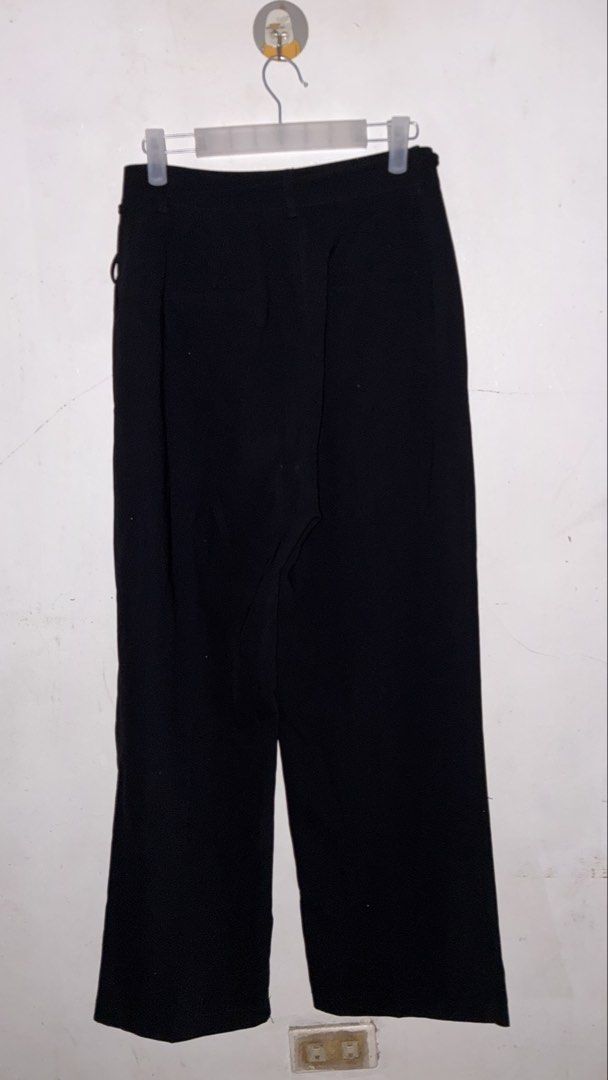 PAZZO Black Wide Leg Pants Size L (Category: Other Bottoms) located in Placer. Submitted by talaalond61563 (Listing ID 1461333238, Image 2). Description: - Brand: PAZZO - Color: Black - Style: Wide Leg Pants - Size: L on tag - Waist: 28 inches - Length: 40 inches - Features: Tie waist detail - Perfect for: Comfortable and stylish everyday wear, easily dressed up or down..