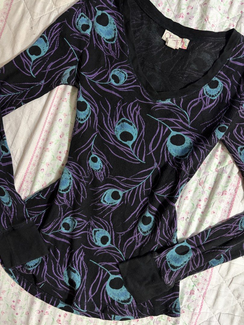Peacock Feather Print Thermal Top (Category: Longsleeves) located in Muntinlupa City. Submitted by herellas0504 (Listing ID 1461368570, Image 2). Description: Peacock Feather Print Thermal Top Mine: 250 | Lock: 350 xs-small brand: OP no issue, good as new, body fit willing to keep.