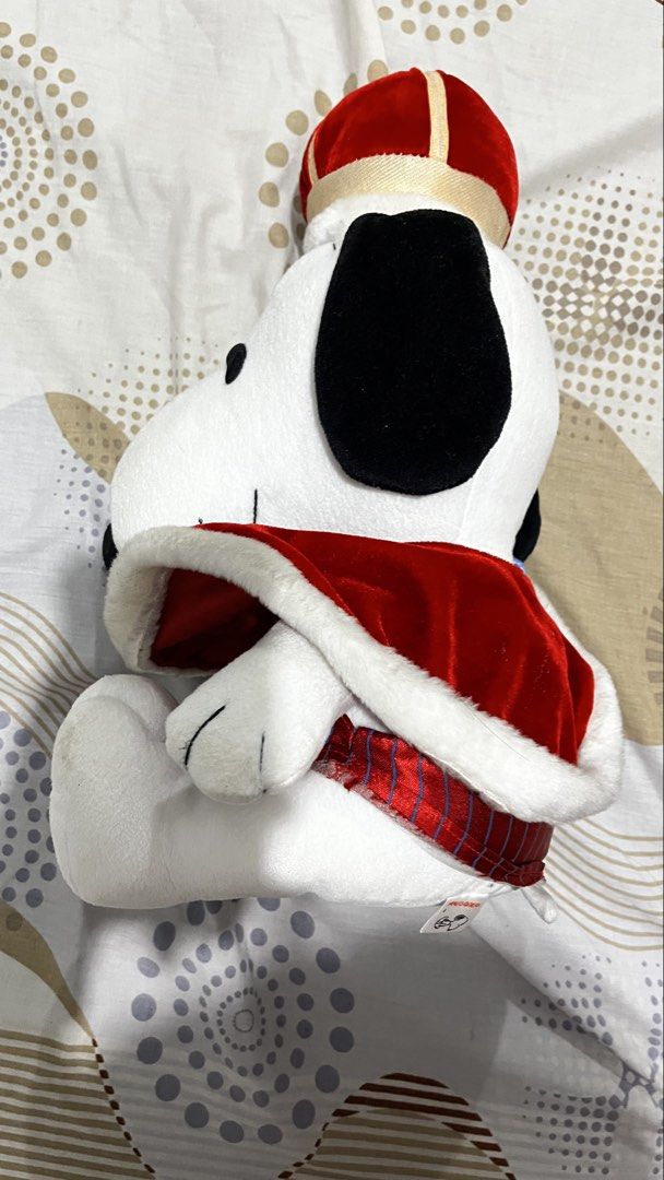 Peanuts Snoopy Plush Toy with King Crown and Cape (Category: Plushies & Soft Toys) located in Marikina City. Submitted by snoopydog1234 (Listing ID 1461343355, Image 2). Description: - Adorable Snoopy plush toy - Dressed as a king with a regal red cape and crown - Authentic United Feature Syndicate, Inc. product - Ideal for any Snoopy enthusiast - Great for decorative display or cozy cuddles.