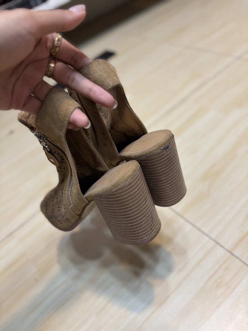 Peep Toe Boho Heels (Category: Heels) located in Manila. Submitted by maurisio (Listing ID 1461403087, Image 3). Description: .