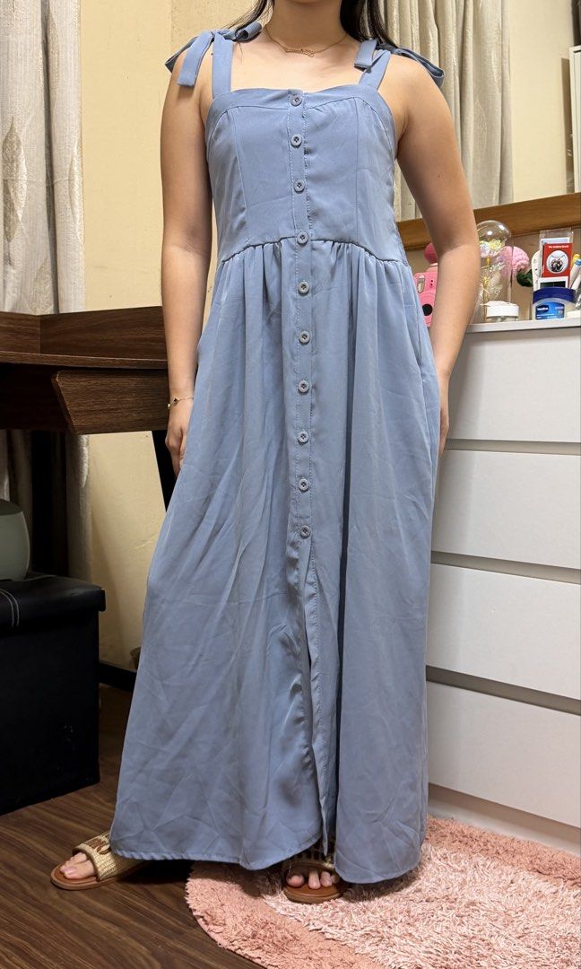 Periwinkle Long Dress w Ribbons (Category: Dresses) located in Bacoor. Submitted by ynnasdrawer (Listing ID 1461417068, Image 1). Description: - soso cute - never worn out - very soft and stretchy - rfs: don't reach out for it.