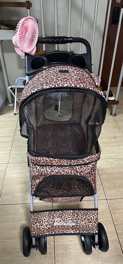 Pet Stroller (Category: Homes & Other Pet Accessories) located in Manila. Submitted by irapinkapink (Listing ID 1461326616, Image 3). Description: Pet stroller w/ fan and raincoat Shipping c/o buyer.