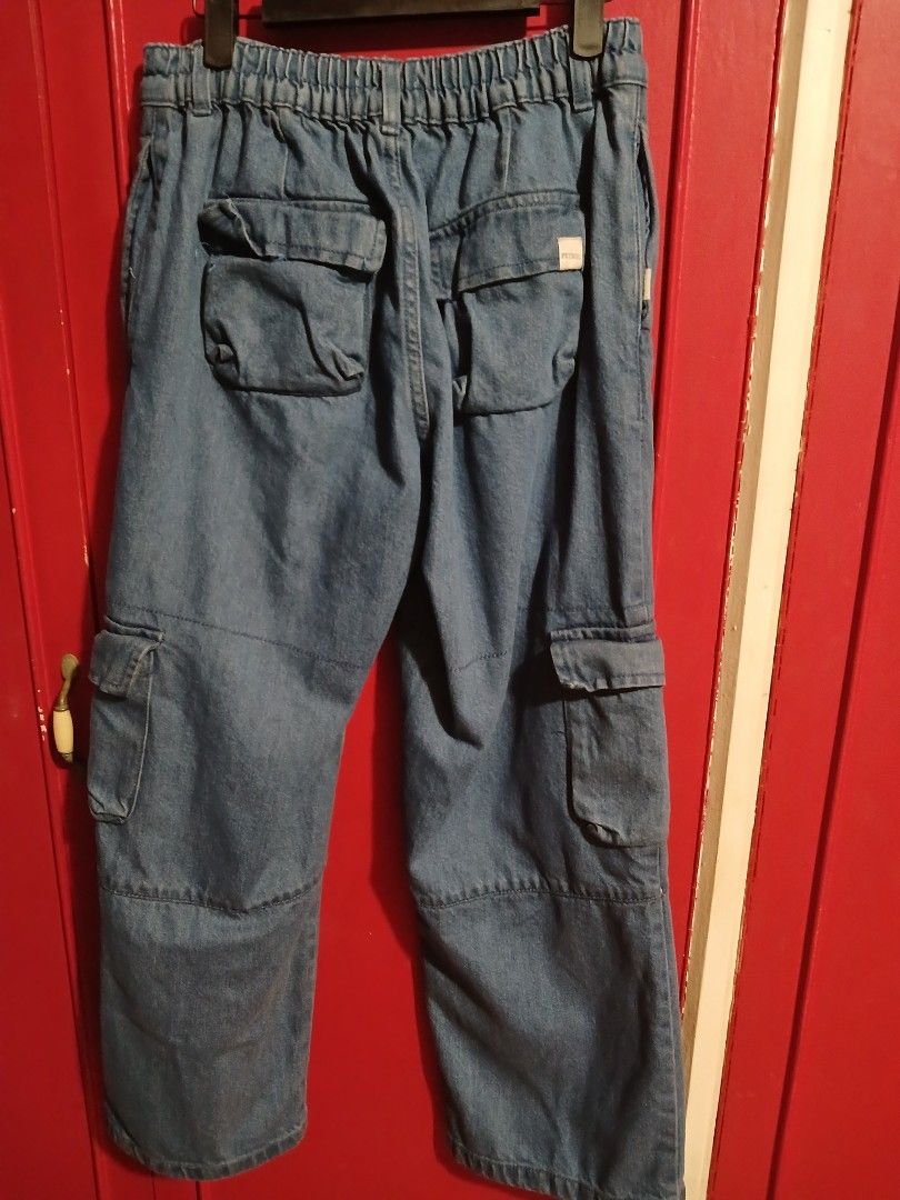 Petrol Denim Cargo Pants Elastic Waist (Category: Jeans) located in Quezon City. Submitted by kr1stel (Listing ID 1461457539, Image 2). Description: - used once for an event - waist: 28-30 inches (stretch), length: 36 inches - Petrol blue denim cargo pants - Comfortable elastic waistband - Multiple pockets for storage - Trendy wide leg style.