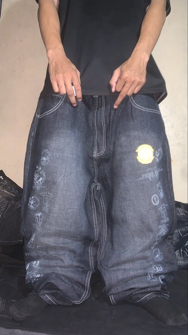 PHAT FARM (Category: Jeans) located in Aloran. Submitted by archives_wear (Listing ID 1461373227, Image 1). Description: WAIST 39-40 THIGH 15.5 LENGTH 47 LEG OPENING 10 PRICE 1999.