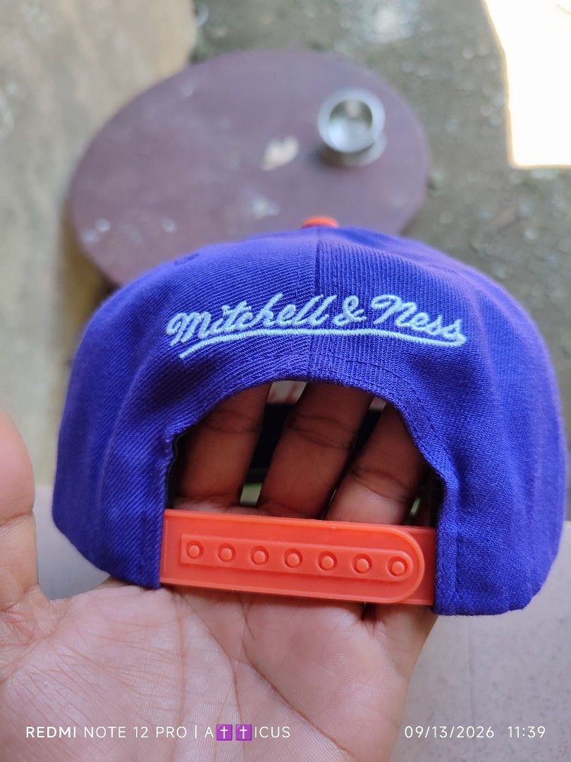 Phoenix Suns OG Colorway (Category: Caps & Hats) located in Mangaldan. Submitted by lostthread (Listing ID 1461353163, Image 3). Description: Phoenix Suns Snapback Authentic Retro Colorway 10/10 Excellent Condition/ Colorway Acrylic wool As new ( pwede sa maselan) - Negotiable DM for more info.