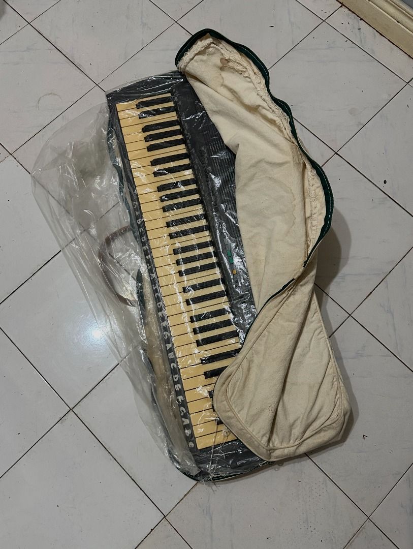 Piano Keyboard | Yamaha PSR-19 Electronic Keyboard (Category: Musical Instruments) located in General Trias. Submitted by neildebelen_ (Listing ID 1461410921, Image 2). Description: Piano Keyboard | Yamaha PSR-19 Electronic Keyboard Yamaha PSR-19 Electronic Keyboard Price: ₱1,800 🎹 Yamaha PSR-19 Portatone Keyboard • 61 full-sized keys • 100 voices • Built-in speakers • Fully working — lahat ng keys, buttons, at speakers okay • Good for beginners