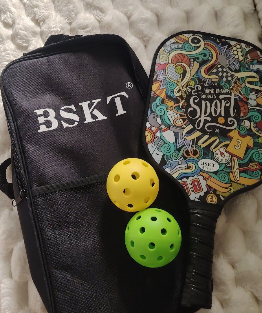 Pickleball paddle (Category: Racket and Ball Sports) located in Balayan. Submitted by pinkyshawt (Listing ID 1461523534, Image 1). Description: 1 paddle 2 balls bag.
