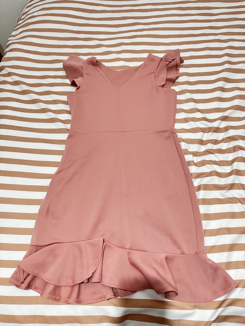 Pink Dress (Category: Dresses) located in Valenzuela. Submitted by shopbychacha (Listing ID 1461373361, Image 1). Description: Pink Dress Can fit from XS to S.