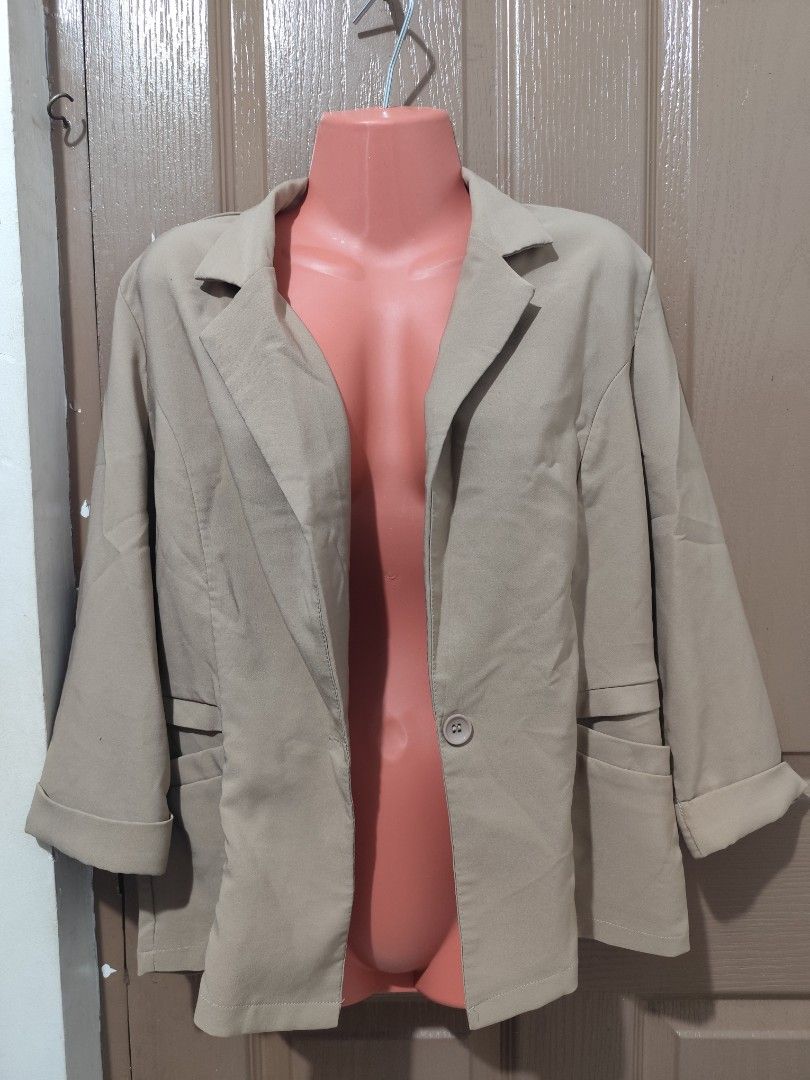 Plain beige coat/blazer (Category: Coats, Jackets and Outerwear) located in Cainta. Submitted by chai.espinosa (Listing ID 1461477403, Image 1). Description: .