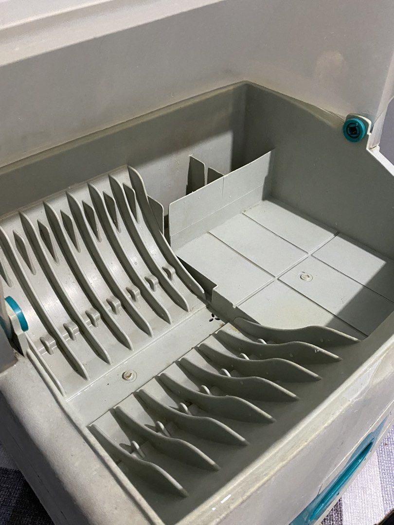 Plastic Dish Rack with Lid and Drawer (Category: Food Organization & Storage) located in Manila. Submitted by nate_.vergara (Listing ID 1461471084, Image 3). Description: Pick up or lalamove, Deca mall tondo area. 300 only used pero no issue yan .