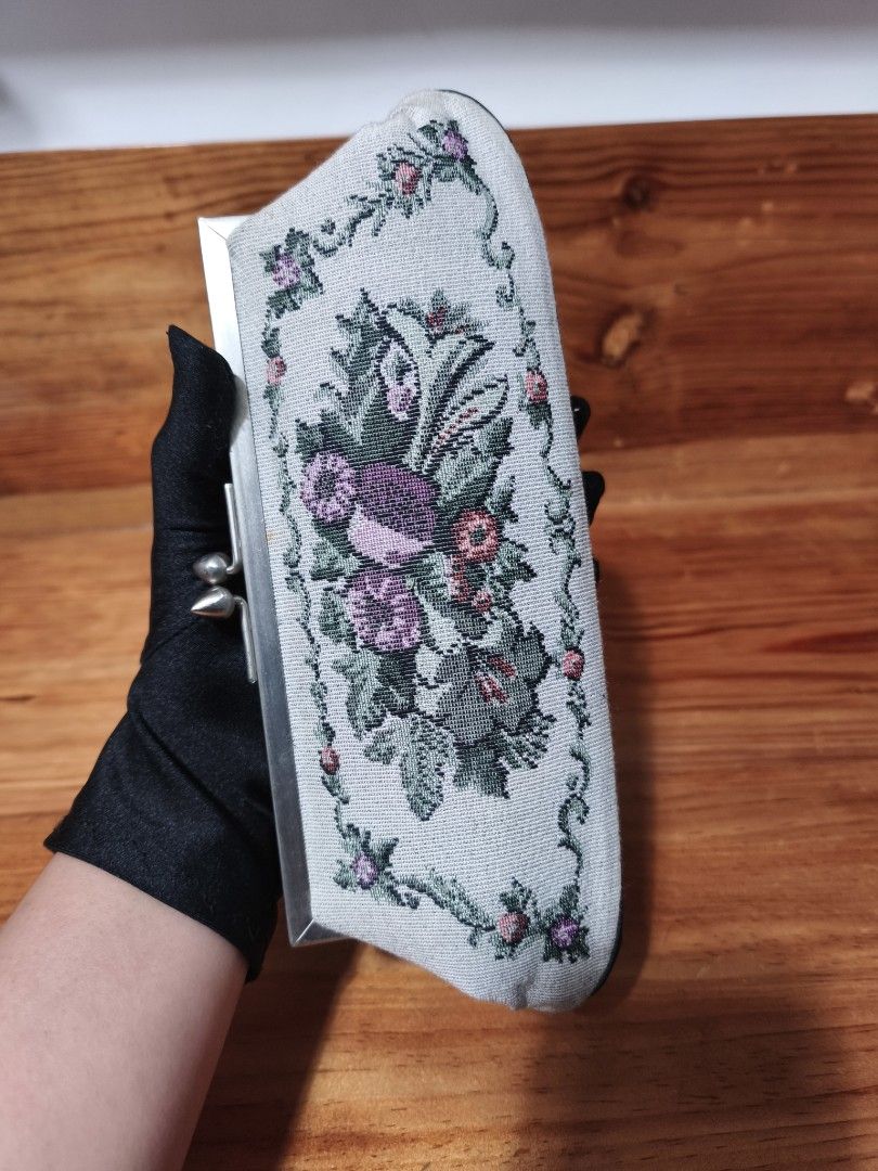 Pola tapestry party clutch (Category: Clutches) located in Baguio. Submitted by queenlyne_vintage_rare_finds (Listing ID 1461385305, Image 3). Description: .