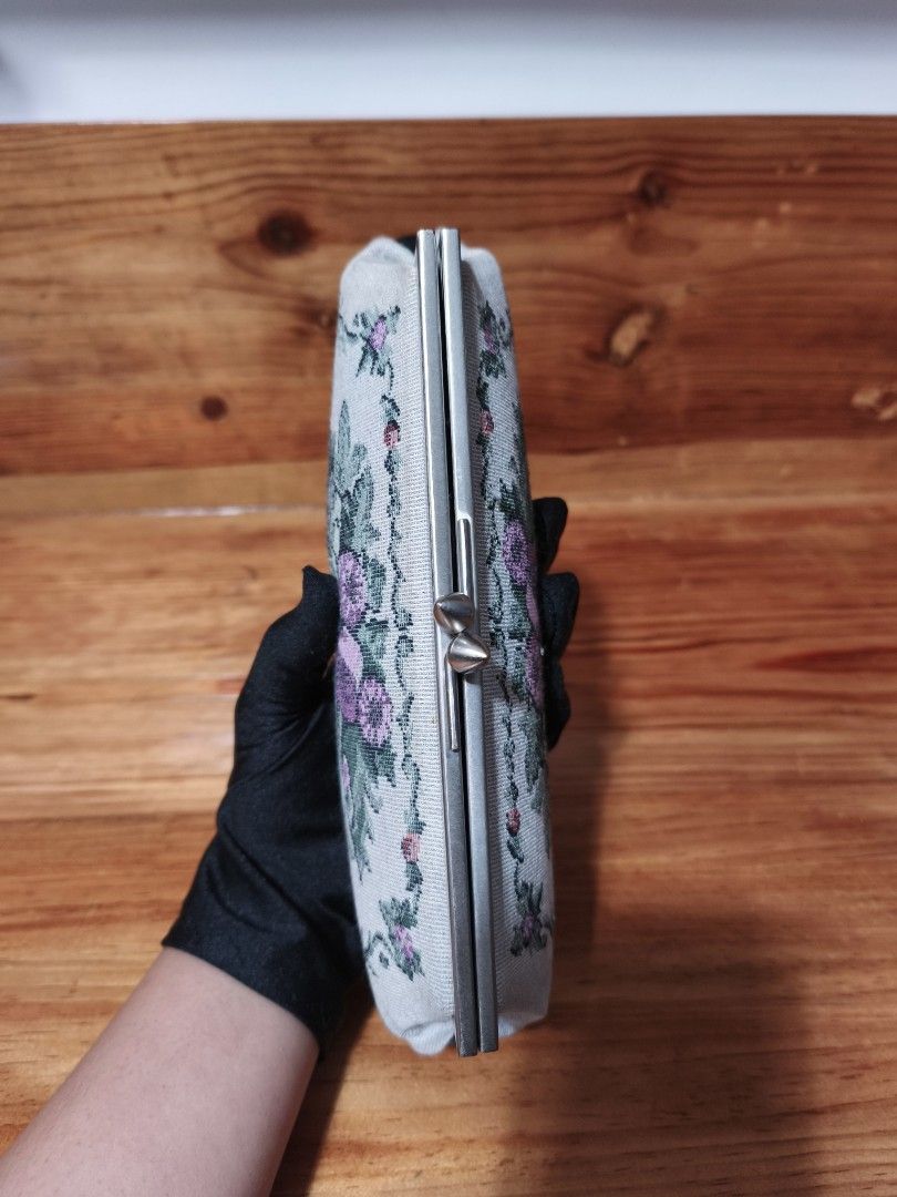 Pola tapestry party clutch (Category: Clutches) located in Baguio. Submitted by queenlyne_vintage_rare_finds (Listing ID 1461385305, Image 2). Description: .
