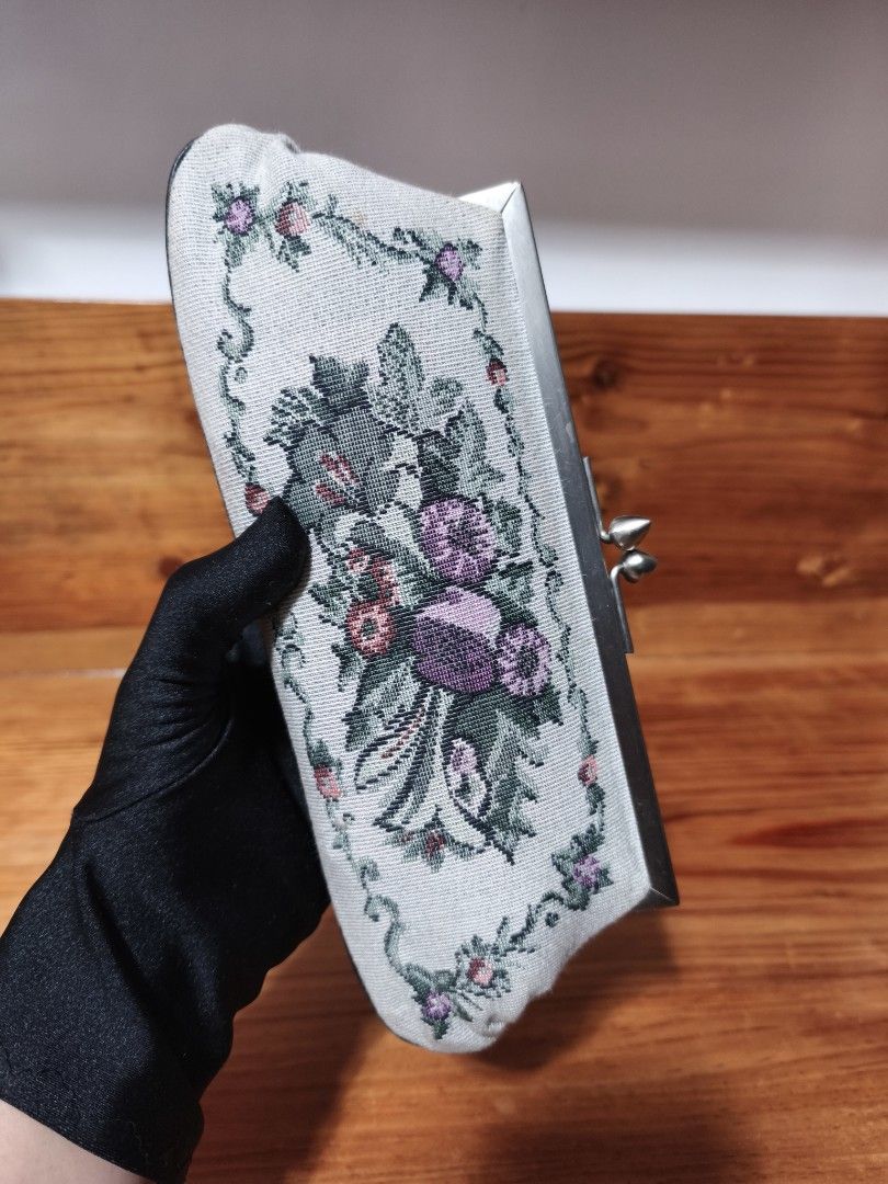 Pola tapestry party clutch (Category: Clutches) located in Baguio. Submitted by queenlyne_vintage_rare_finds (Listing ID 1461385305, Image 1). Description: .