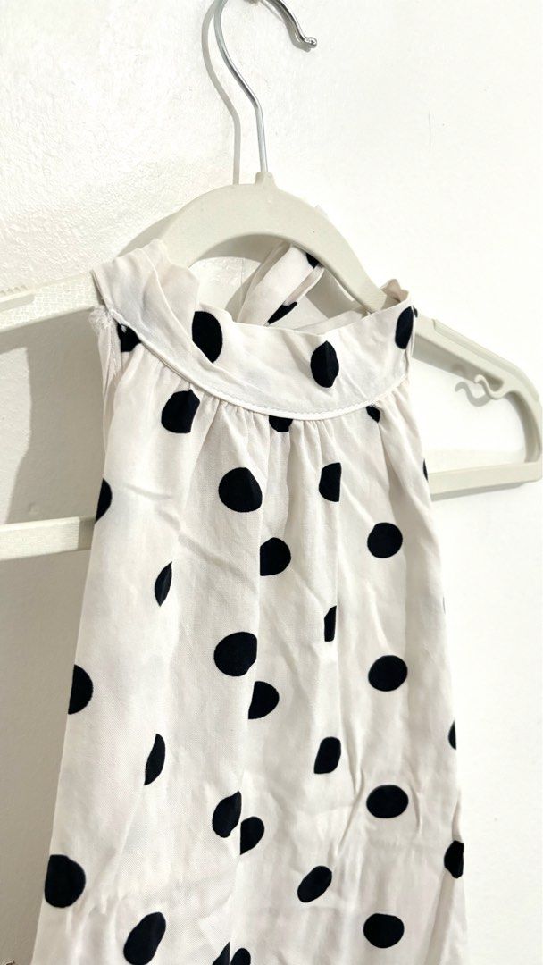 Polka Dot High-Neck Halter Top (Category: Sleeveless) located in Caloocan City. Submitted by buymethisandthat (Listing ID 1461339872, Image 2). Description: ✨ Polka Dot High-Neck Halter Top - ₱99 📌 CONDITION • Condition: 7/10 • Flaws: minor fraying near the inner neck seam line 📏 SIZE • Tag Size: No size tag • Recommended: Fits Small to Medium (Tie-Neck Halter).