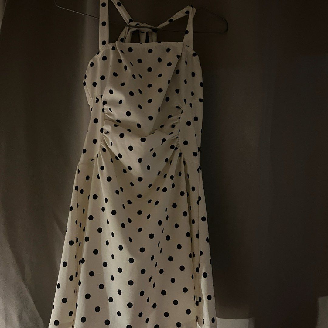Polka dots short dress (Category: Dresses) located in Manila. Submitted by lovedbygela19 (Listing ID 1461558964, Image 1). Description: - used once - too big for me - stretchable fabric - stitched the chest part since its too loose, naaalis naman yung stitch easily rsf: need funds for my internship☘️.