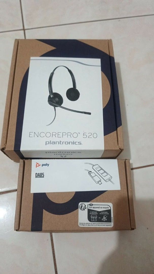 Poly Plantronics EncorePro 520 Headset with DA85 USB Adapter (Category: Headphones & Headsets) located in Muntinlupa City. Submitted by dvnovrstrt (Listing ID 1461437515, Image 1). Description: - Plantronics EncorePro 520 Headset - Binaural design (covers both ears) - Includes DA85 USB adapter - Ideal for calls and online meetings - All original packaging included - Ready for a new owner.