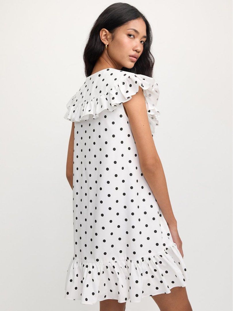 Pomelo polka dot ruffle trim dress (Category: Dresses) located in Makati City. Submitted by prelovedbystella16 (Listing ID 1461409372, Image 3). Description: Worn once only for art fair Good as new condition. Needs washing only. Stored in closet and has a bit make up stain only (can be removed during laundry) Size medium With side pockets .