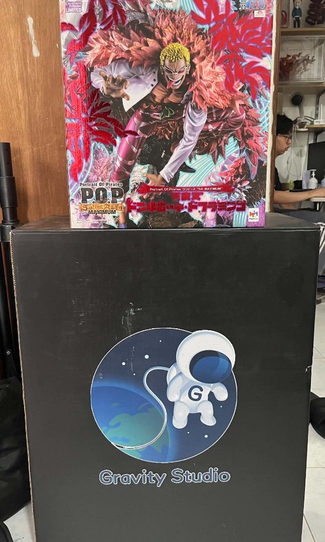 Pop Max Dofflamingo & Gravity Studio Diorama Base (Category: Designer & Blind Box Toys) located in Capas. Submitted by cads_toymenia (Listing ID 1461494334, Image 1). Description: .