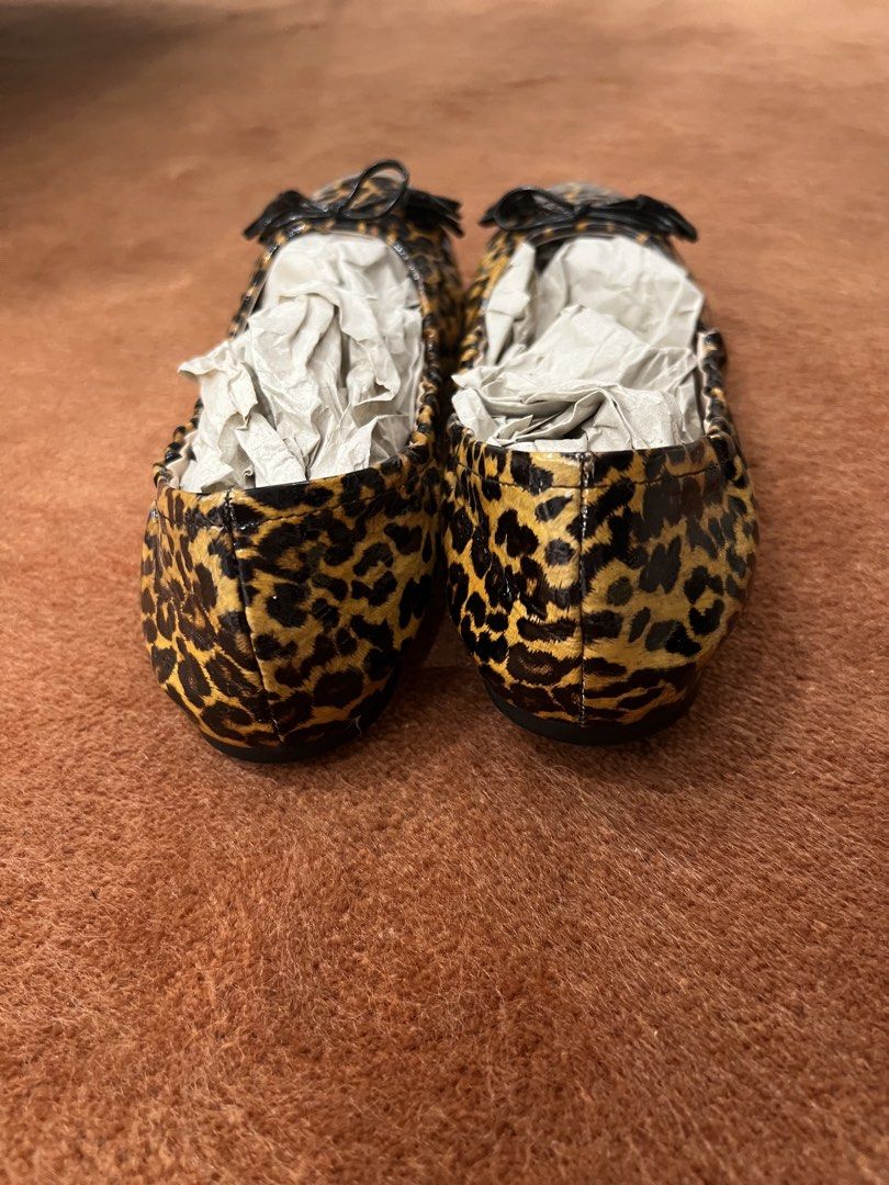 PRADA (Category: Sneakers & Footwear) located in Singapore. Submitted by xingxing133 (Listing ID 1461466421, Image 3). Description: 免费邮寄，不退不换，不讲价钱.