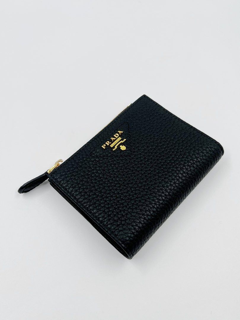 ⚜️Prada Card holder / wallet (Category: Luxury Bags & Wallets) located in Makati City. Submitted by 90sangel (Listing ID 1461424658, Image 3). Description: Tiny but make it PRADA. 🖤✨ Six card slots Two internal pockets Internal zipper coin compartment Perfect for your mini bags, night outs, or everyday errands! 🛍️💕.