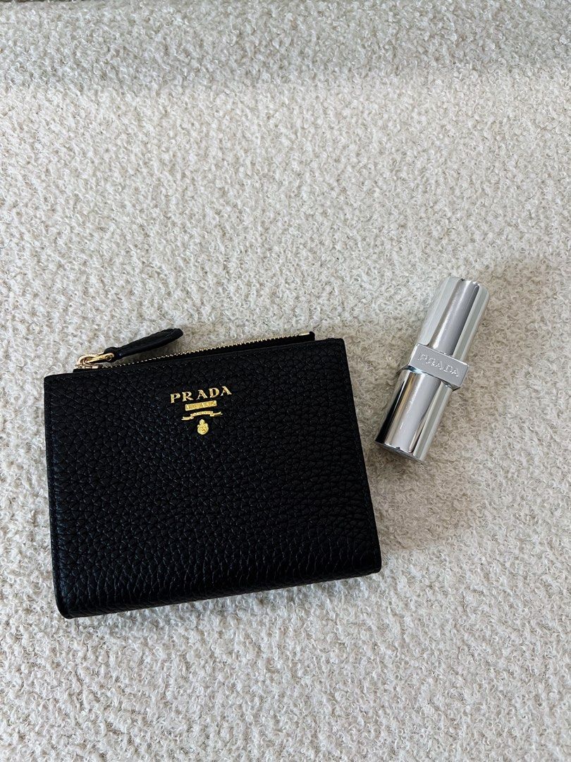 ⚜️Prada Card holder / wallet (Category: Luxury Bags & Wallets) located in Makati City. Submitted by 90sangel (Listing ID 1461424658, Image 1). Description: Tiny but make it PRADA. 🖤✨ Six card slots Two internal pockets Internal zipper coin compartment Perfect for your mini bags, night outs, or everyday errands! 🛍️💕.