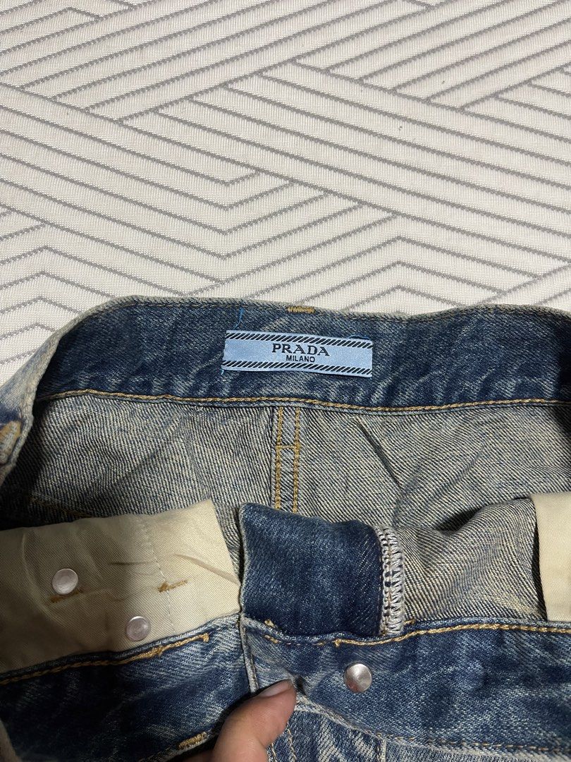 Prada Sexy Short (Category: Luxury Apparel) located in Manila. Submitted by rayuki39 (Listing ID 1461329549, Image 3). Description: .