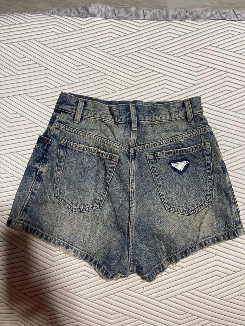 Prada Sexy Short (Category: Luxury Apparel) located in Manila. Submitted by rayuki39 (Listing ID 1461329549, Image 2). Description: .