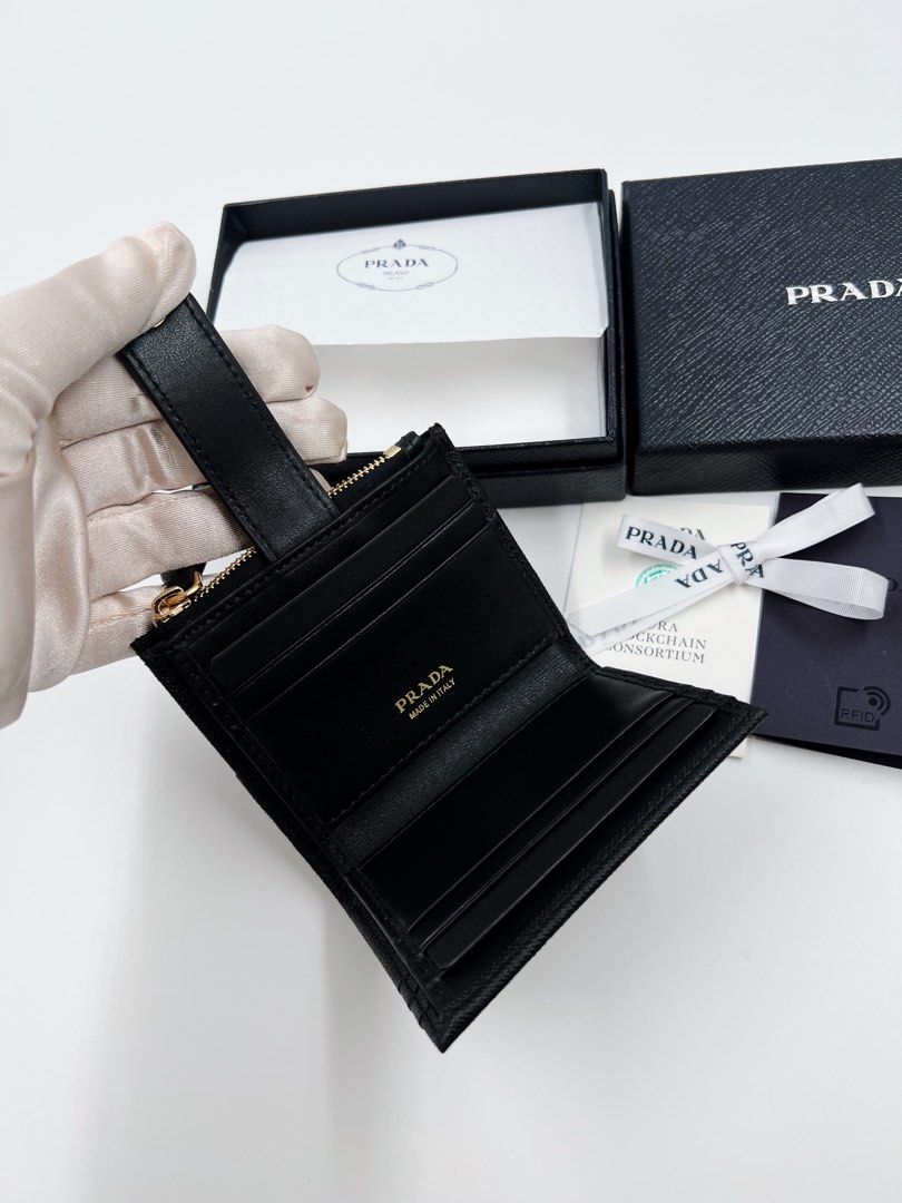 ⚜️Prada .✦ ݁˖Saffiano Card holder wallet (Category: Luxury Bags & Wallets) located in Makati City. Submitted by 90sangel (Listing ID 1461422488, Image 3). Description: ft. a sleek, timeless edge. 🖤 •Item: Prada Card Holder •Size: 10 x 8cm •Condition: Gently Used, Good as New Complete inclusions & gift-ready! 🎁🤍 Last piece available — first to secure/pay gets it .