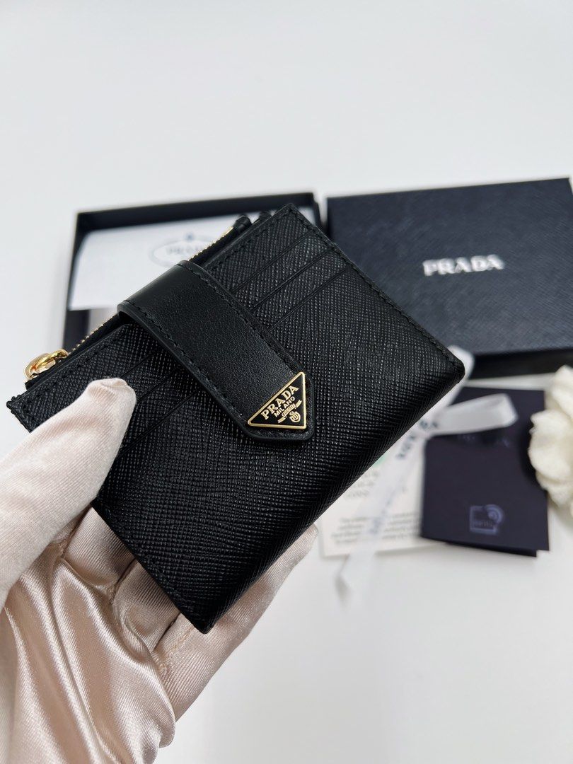 ⚜️Prada .✦ ݁˖Saffiano Card holder wallet (Category: Luxury Bags & Wallets) located in Makati City. Submitted by 90sangel (Listing ID 1461422488, Image 2). Description: ft. a sleek, timeless edge. 🖤 •Item: Prada Card Holder •Size: 10 x 8cm •Condition: Gently Used, Good as New Complete inclusions & gift-ready! 🎁🤍 Last piece available — first to secure/pay gets it .