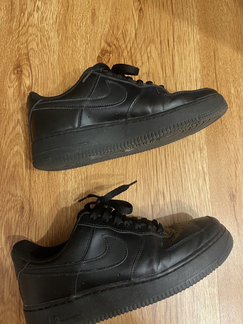 Pre loved Nike Air force 1 Black (Category: Casual Shoes) located in Quezon City. Submitted by cassyystuffnthings (Listing ID 1461486889, Image 2). Description: Personal pre loved | no box na Needs cleaning lang, white marks are dust Rfs: Decluttering.