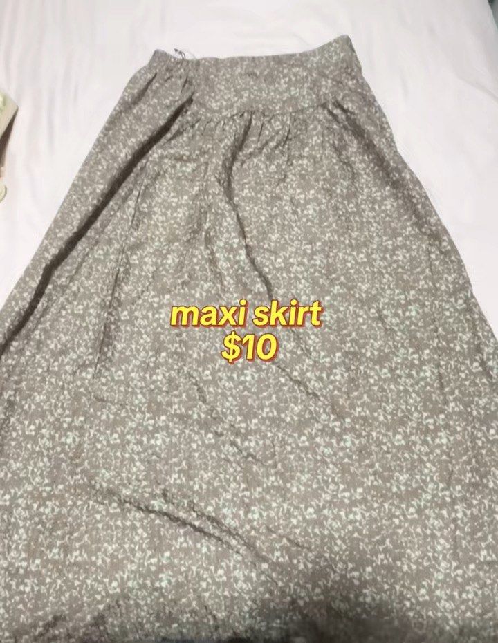 preloved (Category: Jeans & Leggings) located in Singapore. Submitted by lyalloav (Listing ID 1461479995, Image 3). Description: do dm for size etc.