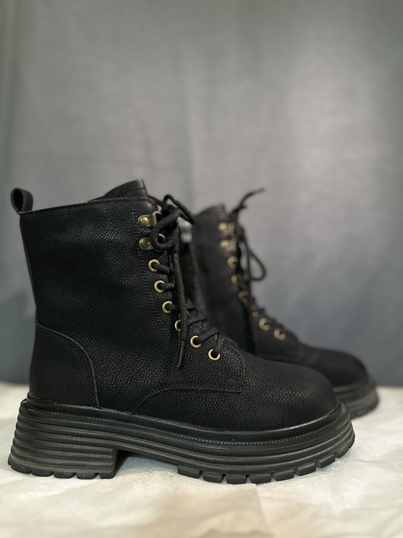 Preloved Boots (Category: Boots) located in Manila. Submitted by zarahzaraantig (Listing ID 1461401290, Image 2). Description: Brand - PreView Original Price - ₱ 2,799 Used - 1-2x Size - 37.