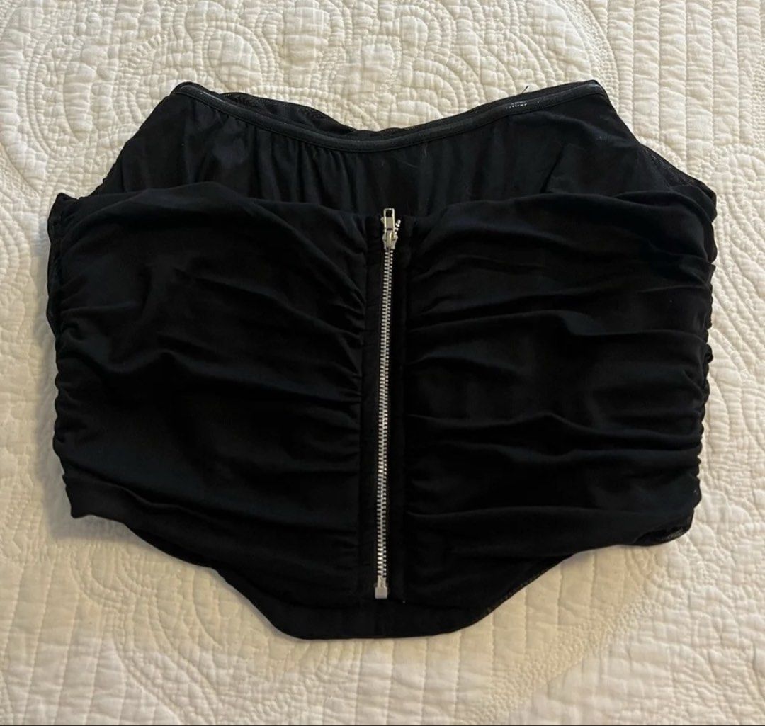 Preloved corset top - small to med (Category: Sleeveless) located in Pasig City. Submitted by kyleannxx (Listing ID 1461463948, Image 2). Description: Preloved corset top - 99 pesos only Fits small to medium Ganda nyan 🫶🏻.