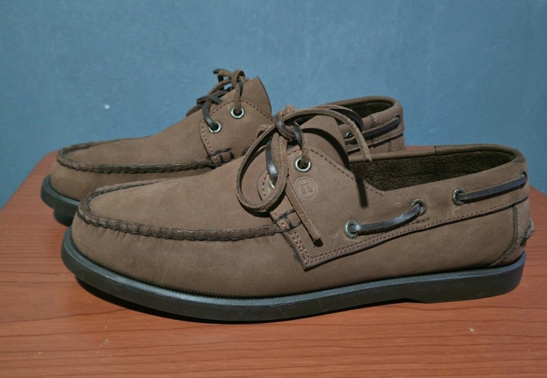 Pre-loved (Decluttering) (Category: Sneakers) located in Mandaluyong City. Submitted by judecapaci45525 (Listing ID 1461376821, Image 3). Description: For sale (Decluttering): Puma Court Rider Chaos Slash Basketball Shoes Size: 10 Pre-loved (condition 9.5/10) Php 2,500 STONE HAVEN Top-sider Shoes Size: 9 Condition: Brandnew Php: 2,000 Location: Mandaluyong Cityhall or Marketplace Kalentong.