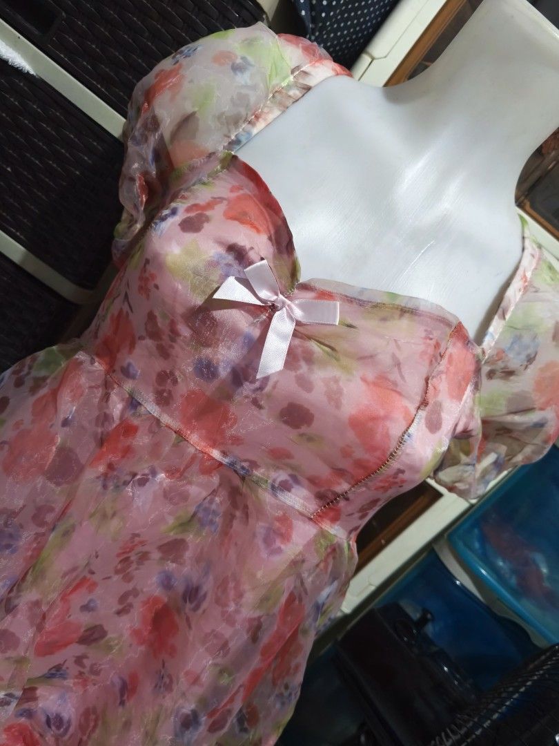 Preloved dress large (Category: Dresses) located in Las Pinas. Submitted by yel_olshoppe (Listing ID 1461537911, Image 2). Description: semi large size 100 pesos only euc.