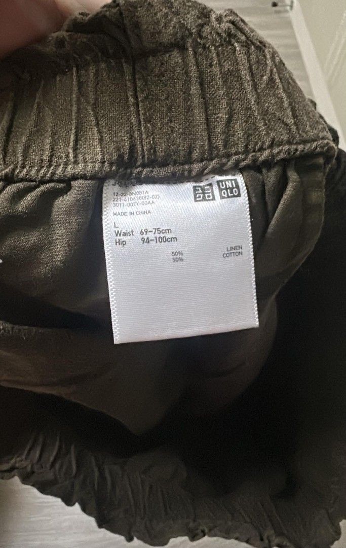 Preloved shorts large (Category: Shorts) located in Manila. Submitted by franeyney (Listing ID 1461461356, Image 2). Description: Uniqlo shorts linen large 300 plus sf.